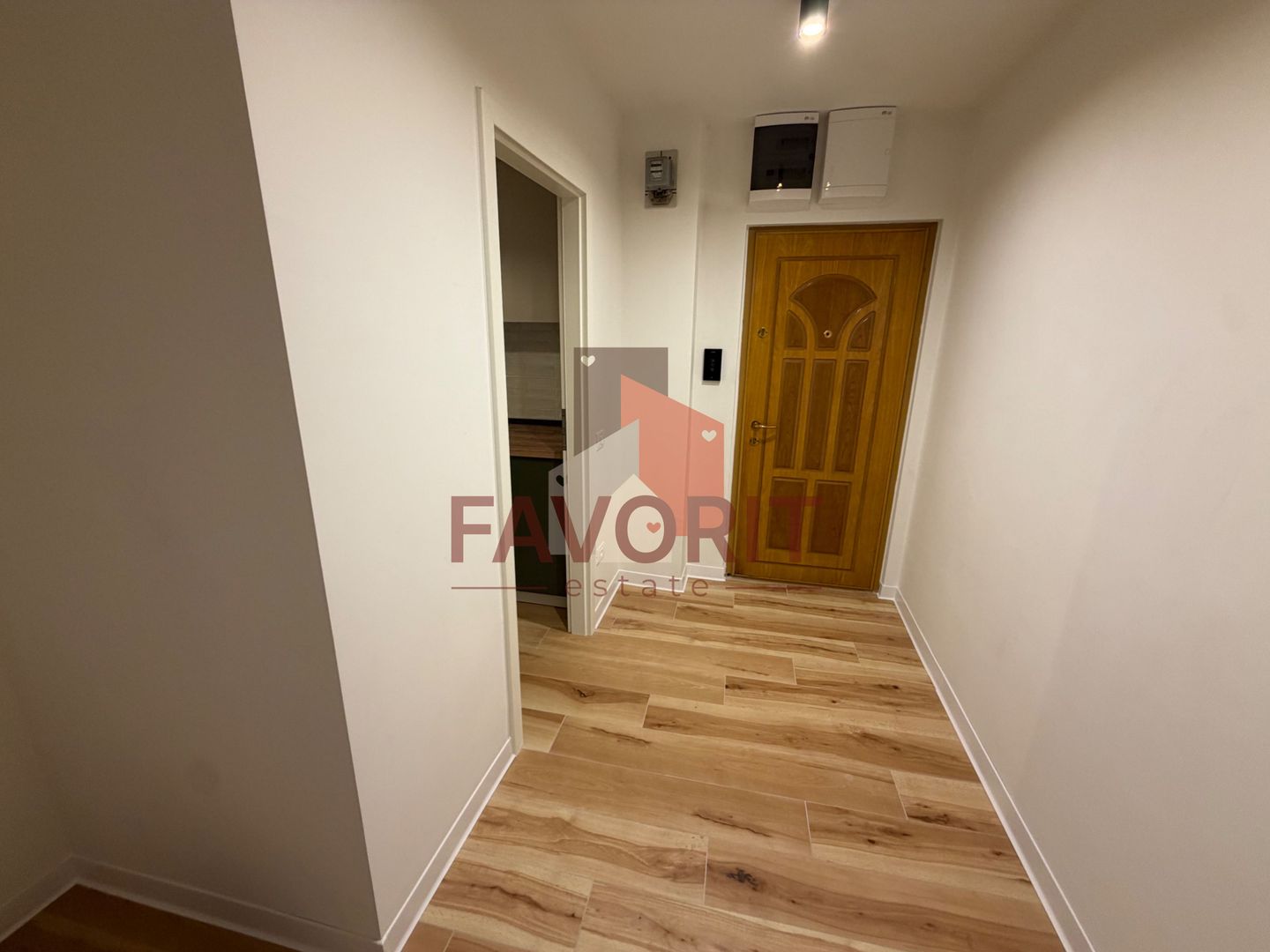 Disponibil imediat. Centrala proprie. Renovat integral - Poză 6