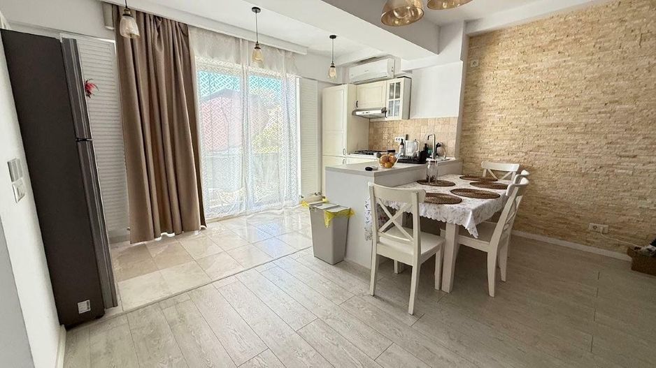 APARTAMENT CU PARCARE SI TERASA ZONA CALEA CALARASILOR - Poză 2