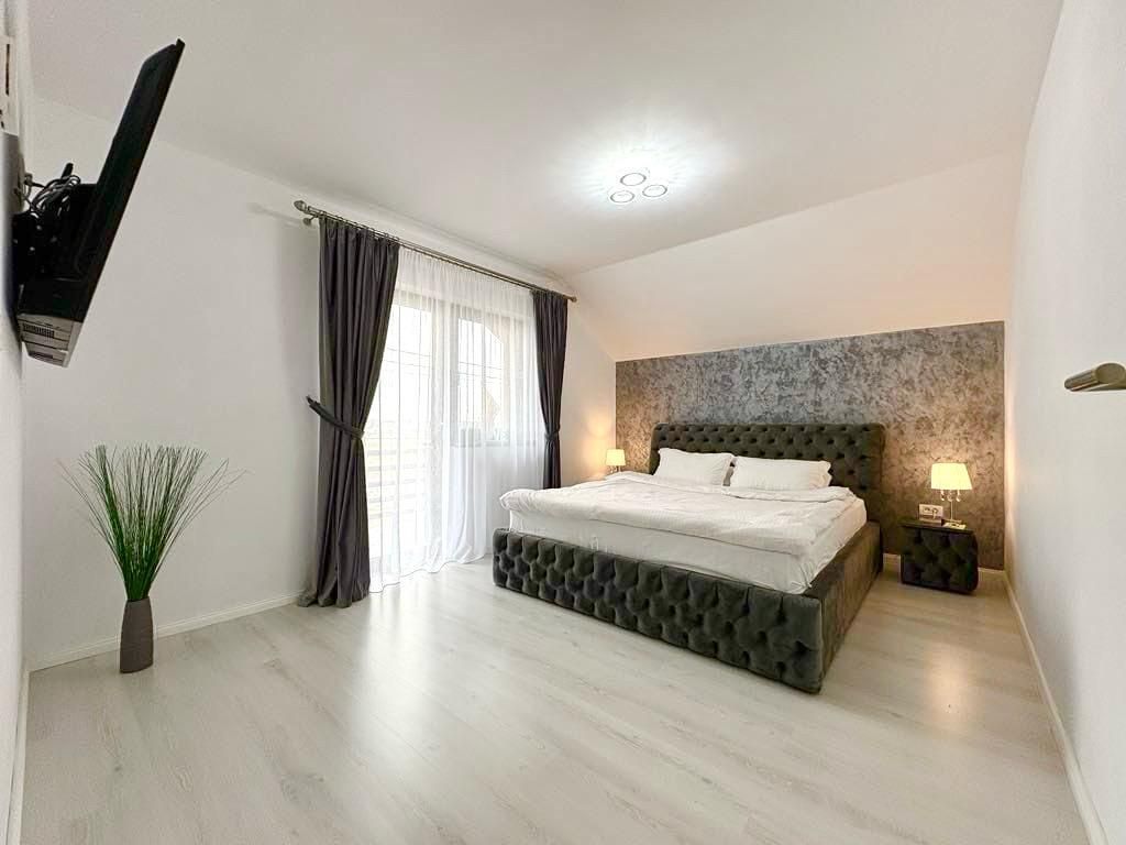 Vila moderna- 4 camere- cu piscina, complet mobilata si utilata - Sag - Poză 9