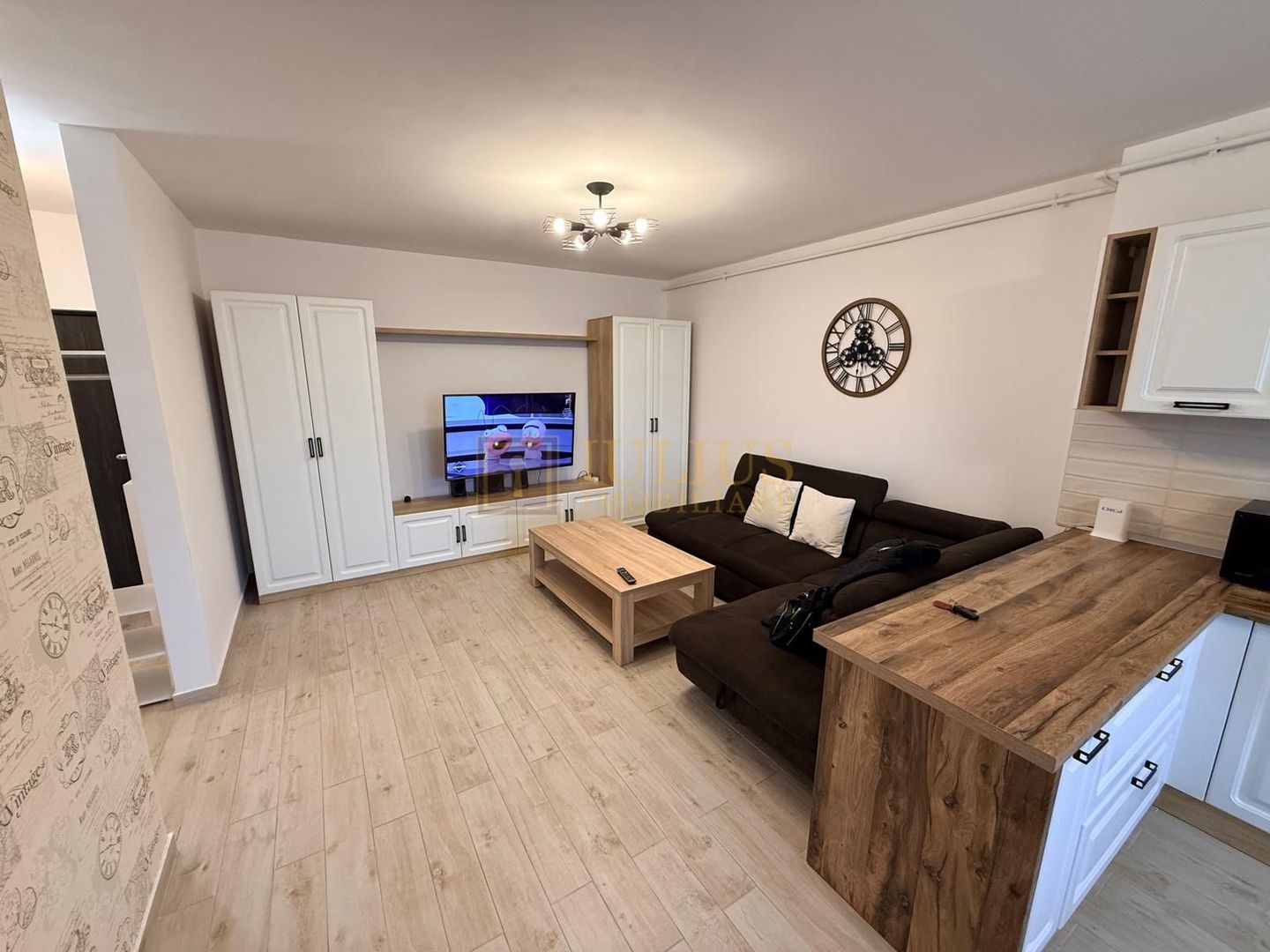 2 camere| Dumbravita| apartament mobilat lux| loc de parcare| lift| - Poză 1