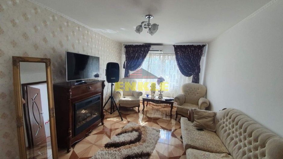 De vânzare apartament cu 4 camere decomandat, zona Piața Mare - Poză 1