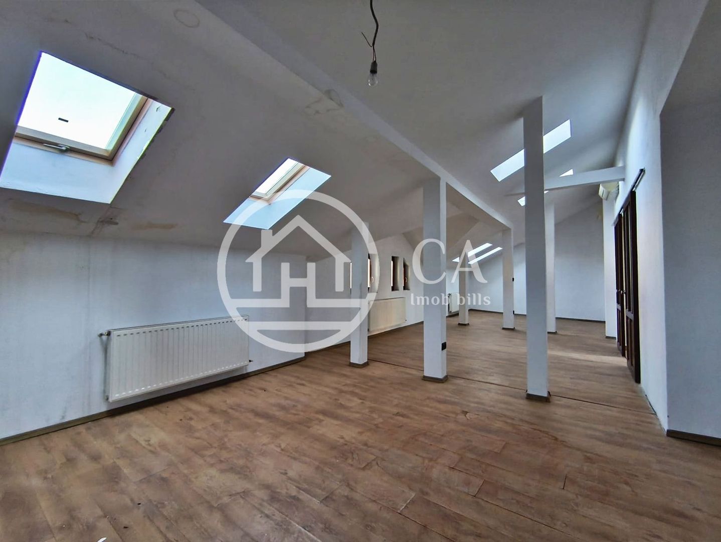 Casa de închiriat cu 6 camere în zona Centrala,  Oradea - Poză 2