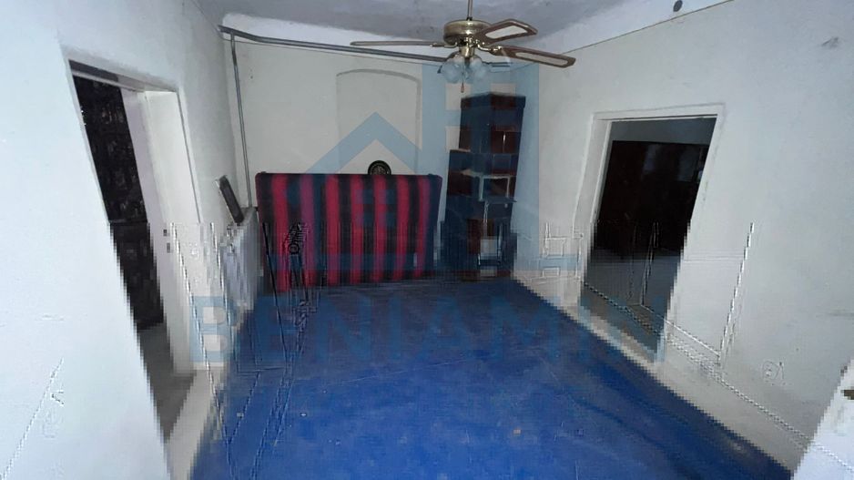 Casă cu personalitate și teren generos in Livezi, comuna Podari - Poză 4