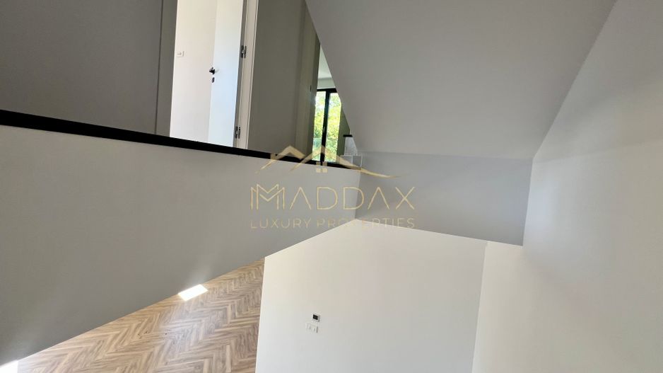 Vilă **6 camere  **451mp // Zona Iancu Nicolae - Poză 49