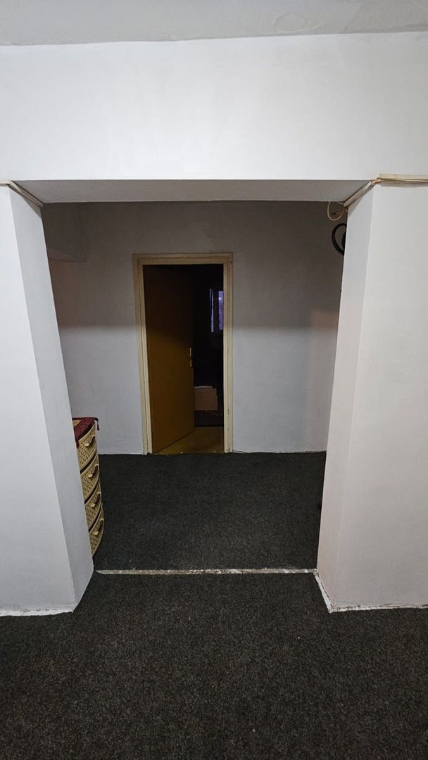 Apartament cu 4 camere de vânzare în Costin Georgian, Bucuresti - Poză 2