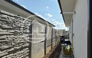 Casă de vânzare cu 3 camere si o anexa  in Sântandrei, Bihor - Poză 8