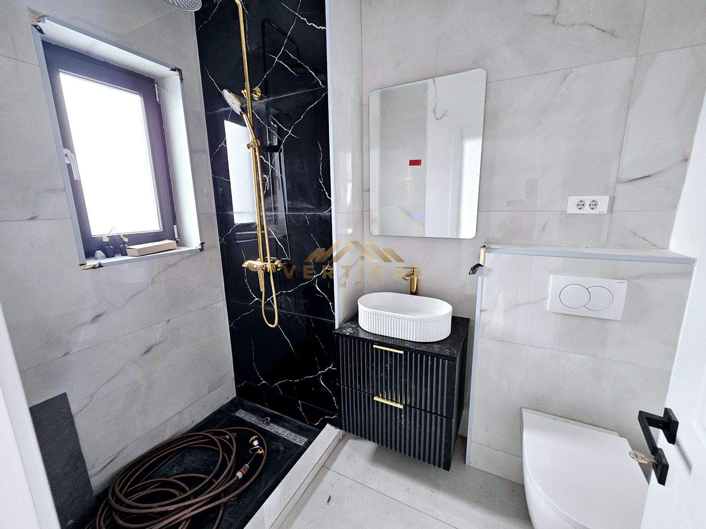 Vila 4 camere in centrul comunei Berceni - Poză 4