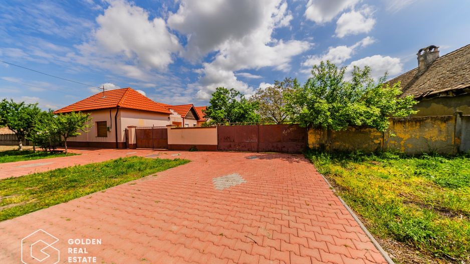 Casa situata in comuna Seitin, la cheie - Poză 25