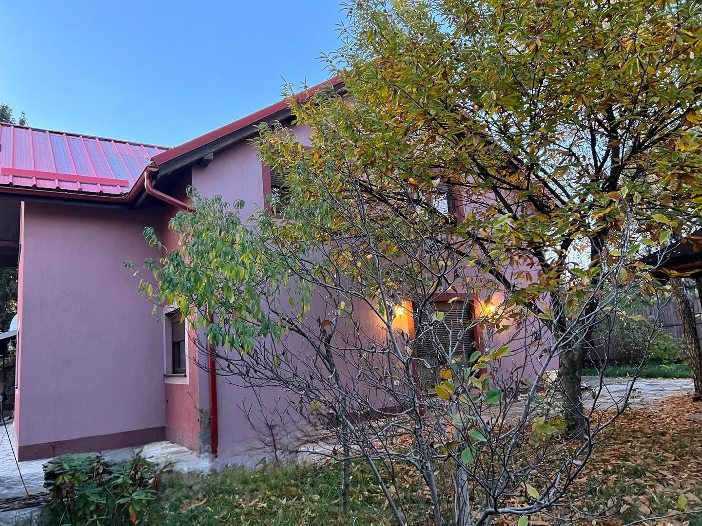 Casa individuala pozitie foarte buna si teren generos - Poză 3