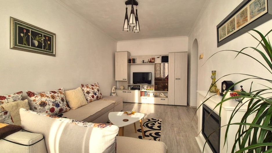 Ideal pentru un cuplu, apartament decomandat, însorit și foarte luminos. - Poză 2