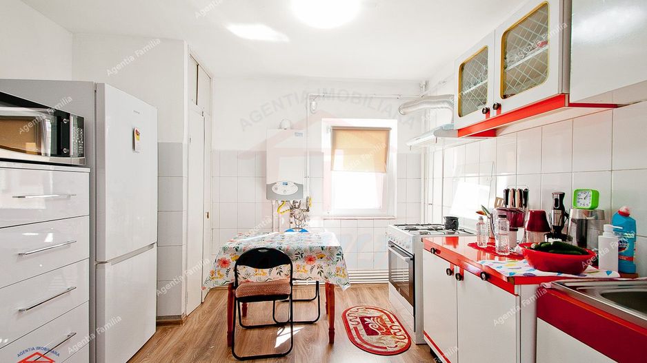 Vand/schimb apartament 4 camere, Micro 17, 98 mp, 120.000 EURO - Poză 12