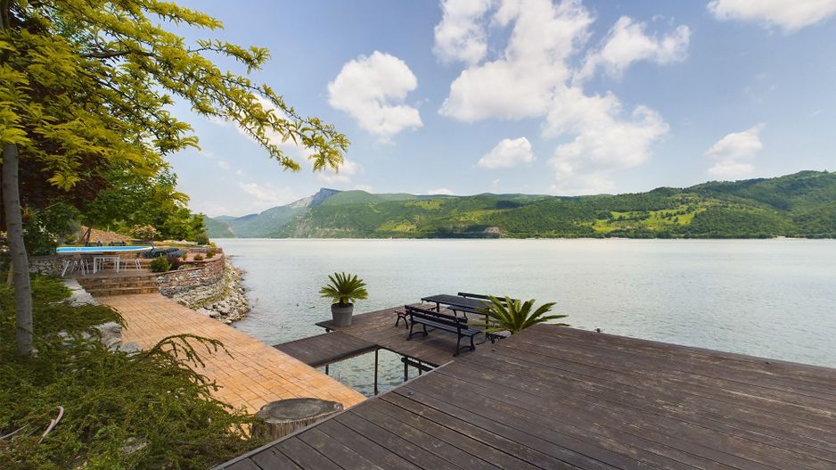 Pensiune de Lux pe Malul Dunării în Dubova - Poză 19