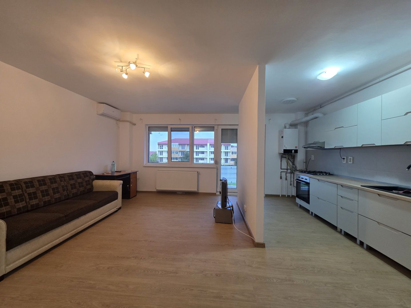 Apartament 3 camere – 100 mp – de închiriat în Cartierul Henri Coandă, - Poză 3