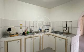Casa de vânzare cu 8 camere de tip P+E+M in zona Rogerius, Oradea - Poză 8