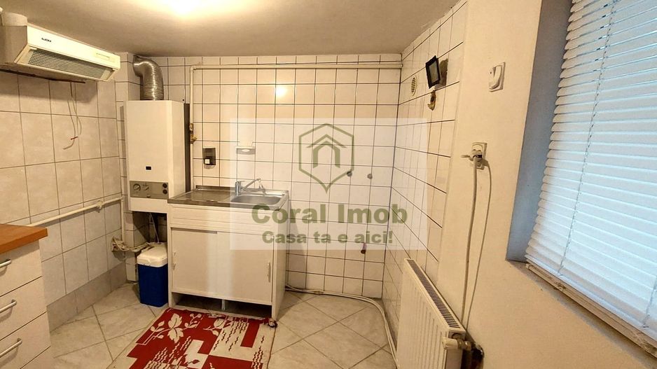 Vanzare casa 6 camere, 3 bai, 3 bucatarii, 2 centrale,  curte individu - Poză 7