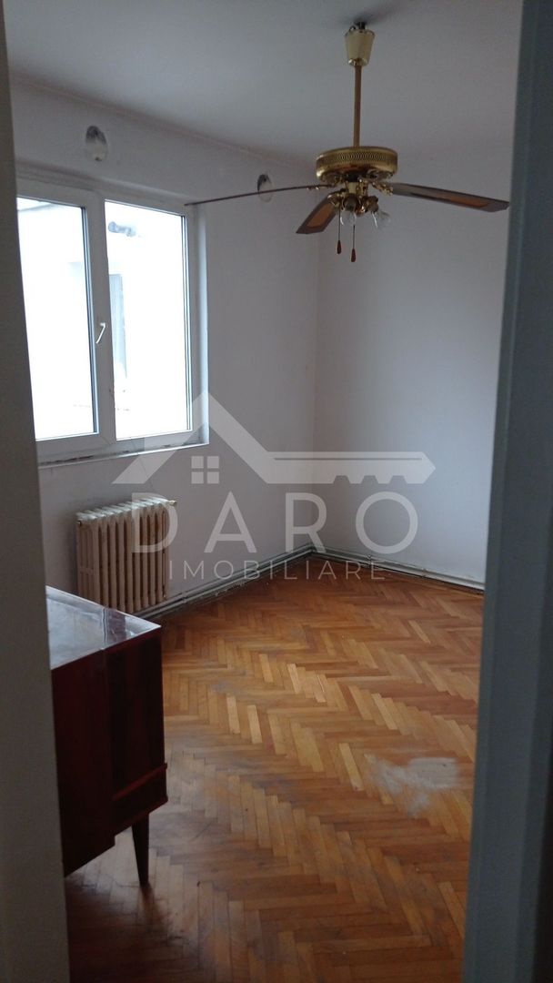Vând apartament 3 camere - Poză 4