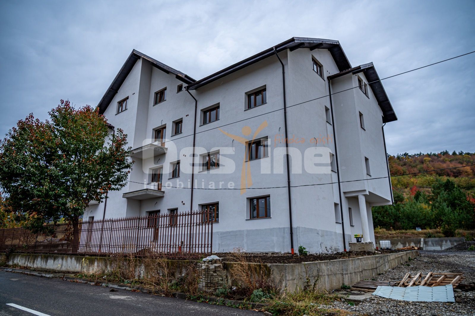 Apartament cu doua camere in bloc nou zona Pietricica. - Poză 1