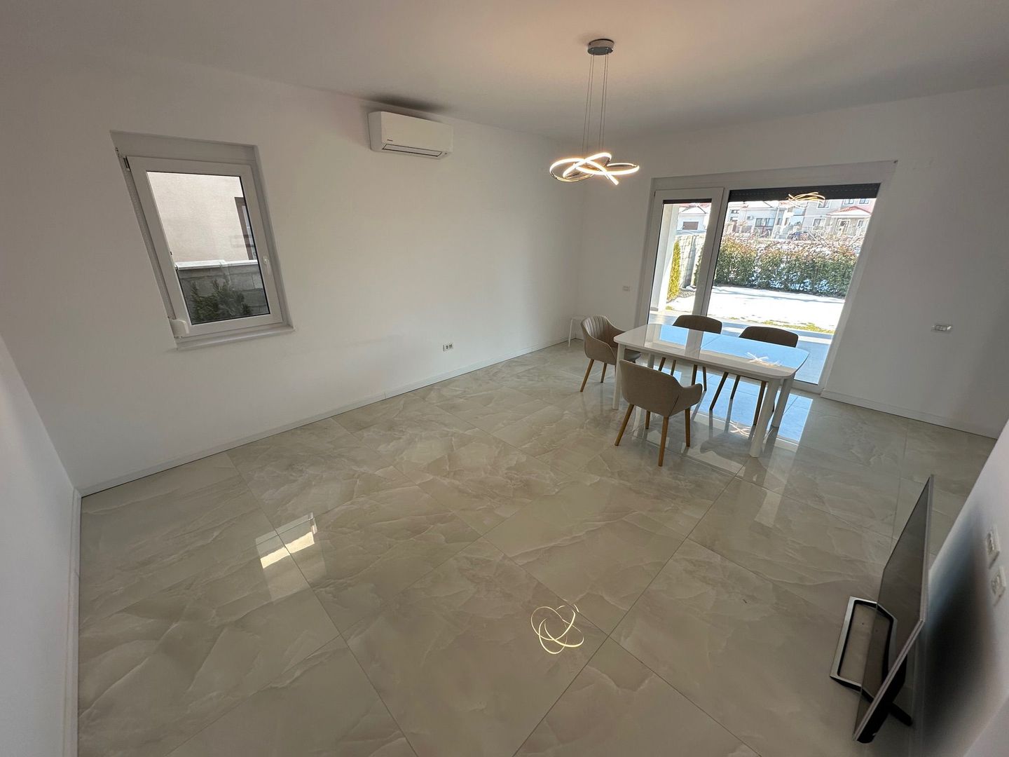 Duplex despărtit  prin garaj zona Ikea - Poză 19