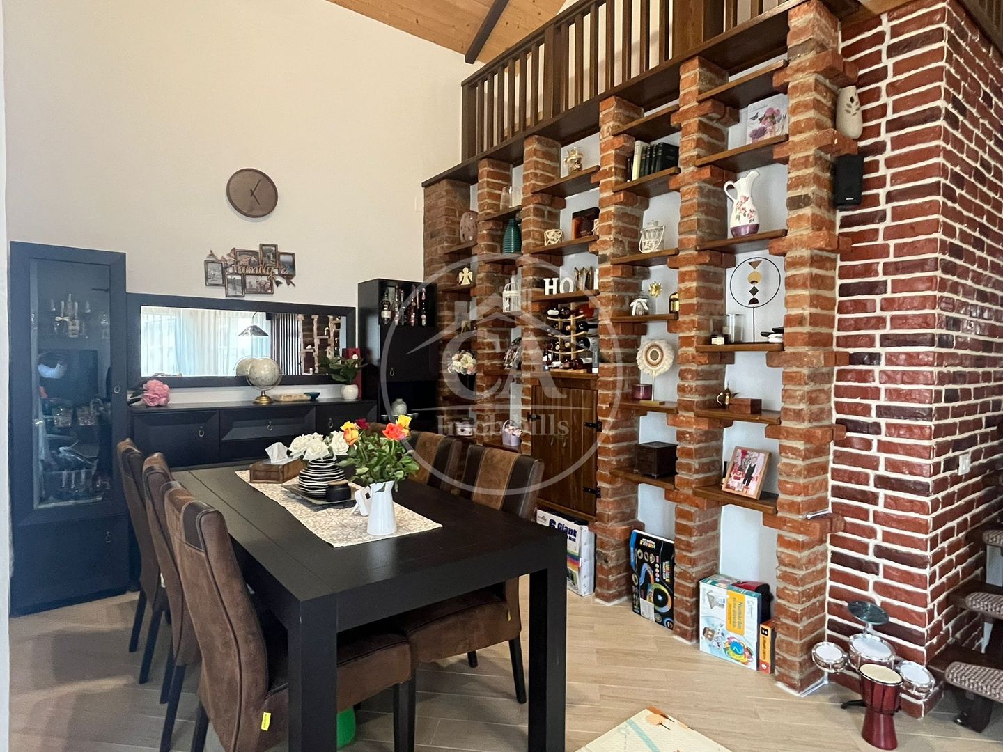 Casă P+subpantă cu 4 camere de vânzare în Cartierul Tineretului,Oradea - Poză 2