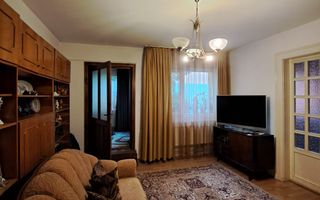 Casă cu 5 camere, zonă semicentrală, ideală pentru locuință sau birou. - Poză 1
