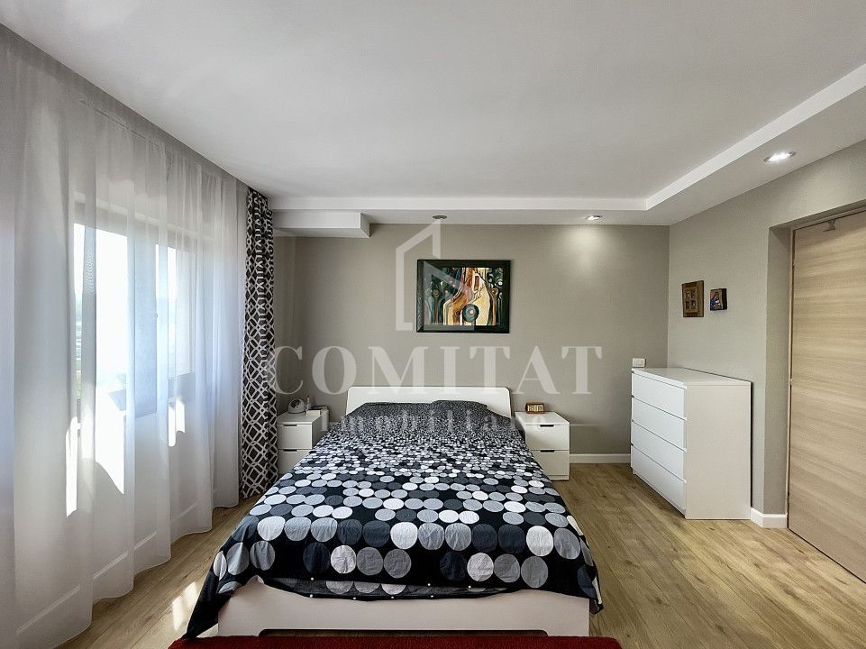 Casă cochetă cu teren generos și panoramă Chinteni - Poză 9