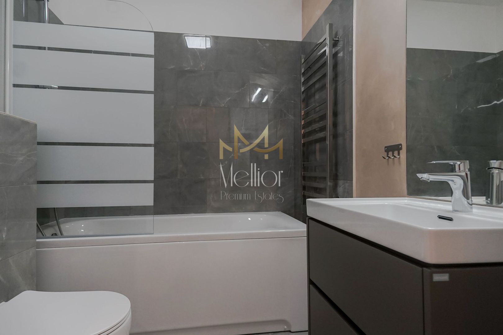 Apartament 3 camere, 2 bai, lux, garaj, complex Liberty! - Poză 21