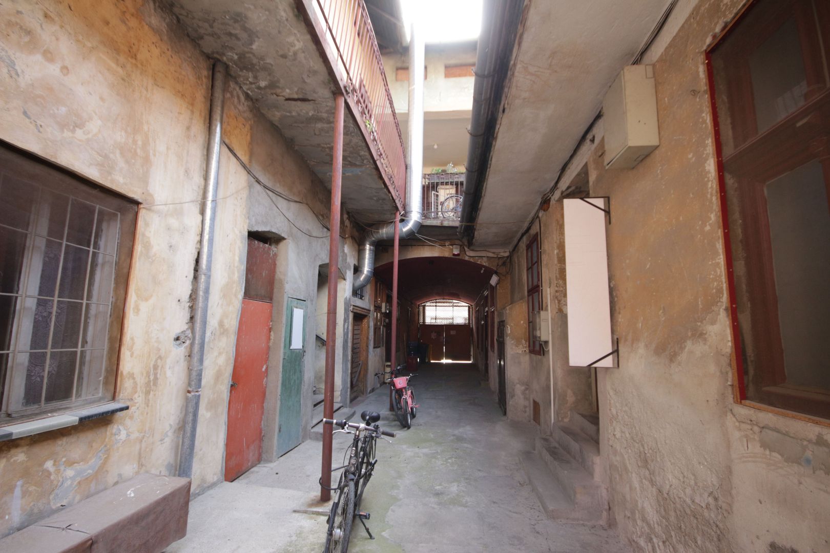 Casa cu apartamente si SAD -uri in zona Traian - Poză 26