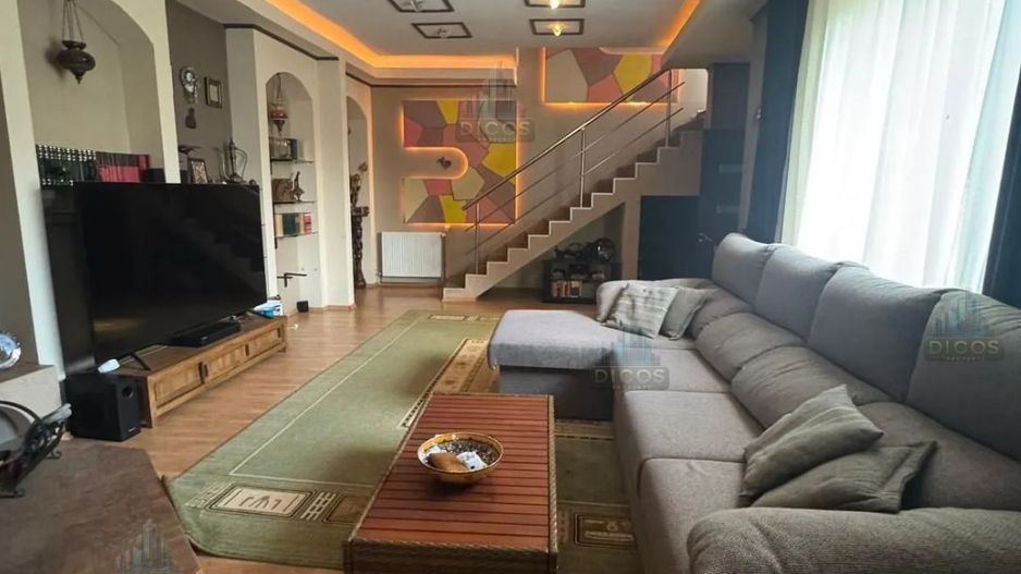 Casă de vânzare pe strada Tudor Vladimirescu - Poză 1