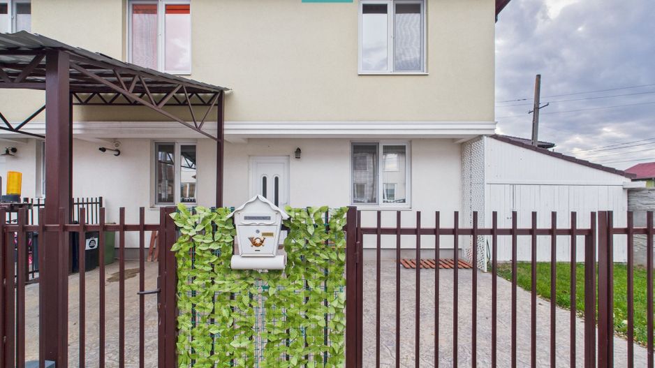 Casă cu 4 camere în Dumbrăvița, langă pădure - Poză 1