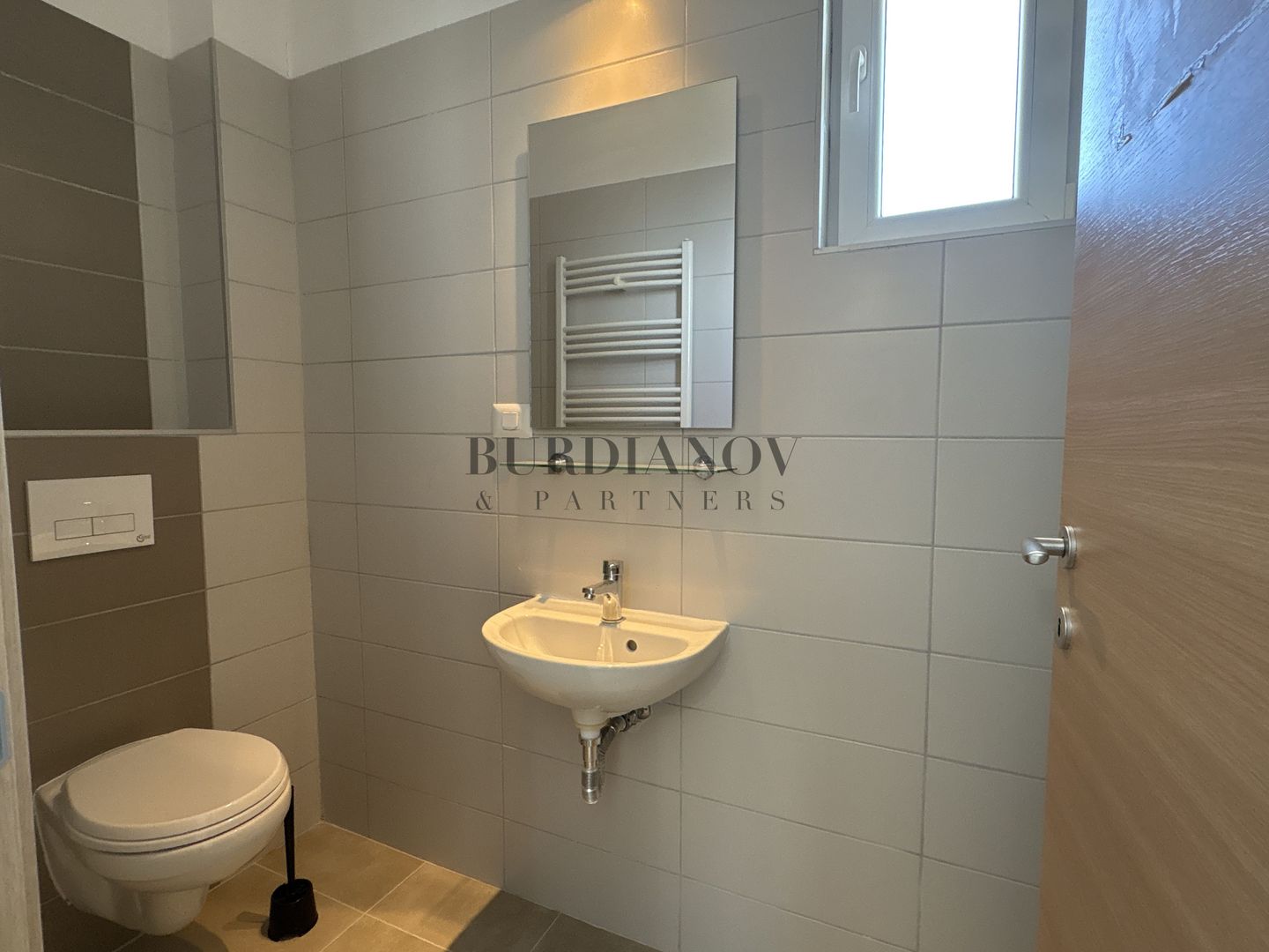 Apartament cu 3 camere 2 băi de închiriat Prelungirea Ghencea - Poză 14