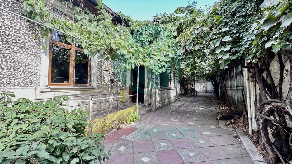 Casa cu teren de 342 in zona Unirii-Calea Calarasilor - Poză 1