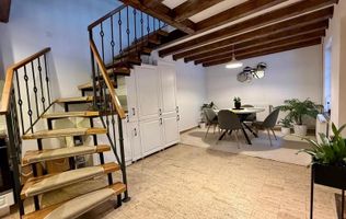 Casa ultracentral 3 camere 2 bai si curte privata pe Balcescu