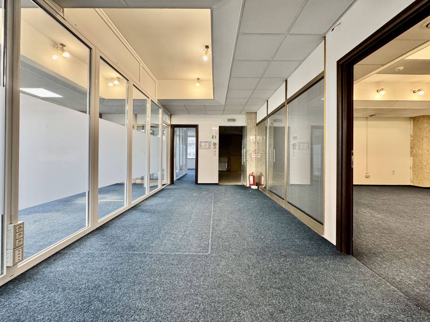 Birou de închiriat – flexibil și adaptabil nevoilor tale - Poză 8