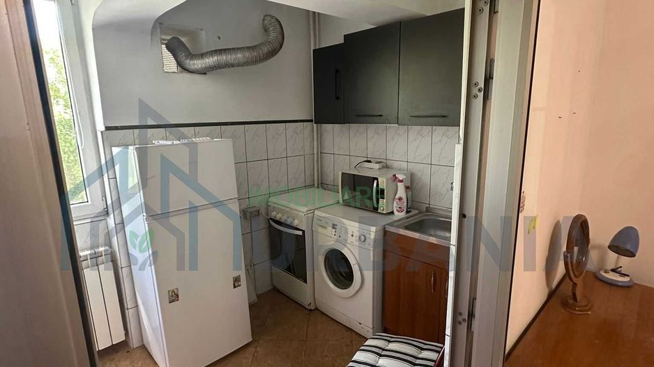Garsonieră de închiriat în cartierul Alexandru cel Bun, zona Rond la Țigarete - Poză 2