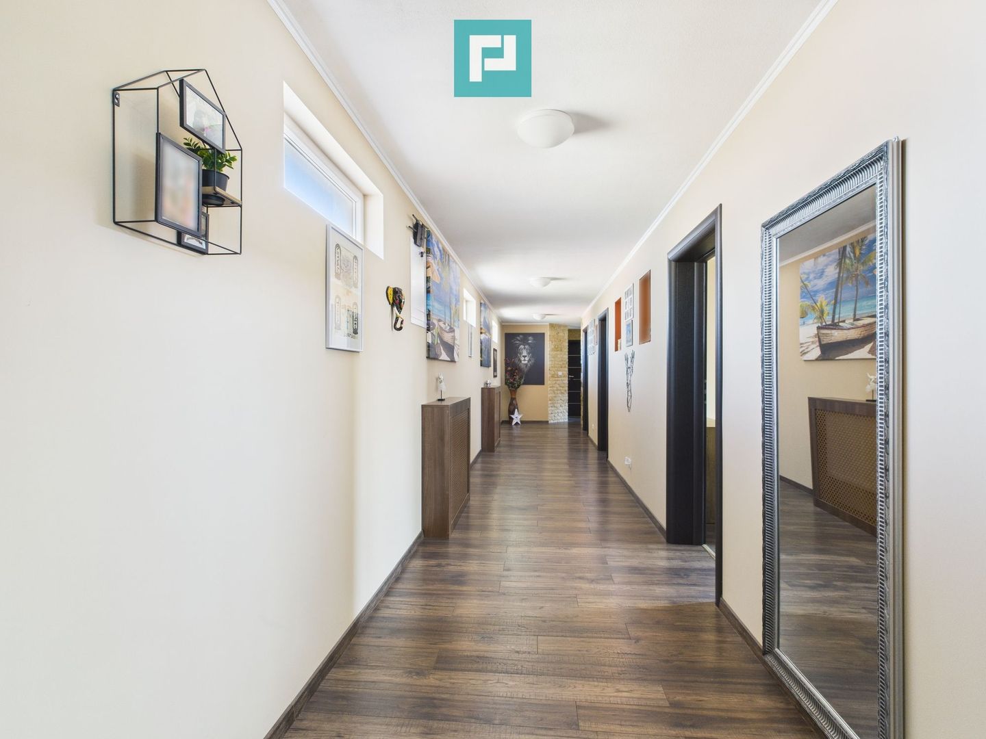 Casă și clădire de apartamente la Orțișoara - Poză 26