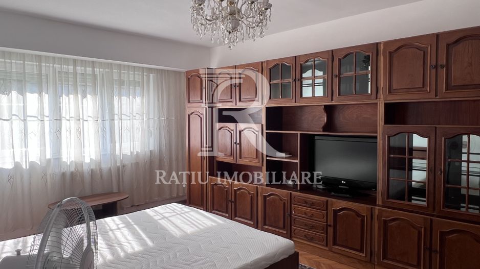 Apartament cu 3 camere | Costache Negruzzi | Decebal | Oradea - Poză 1