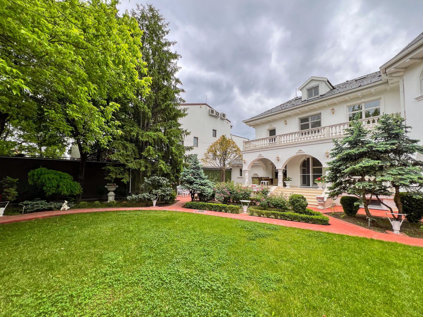 PROPRIETATE CU ENERGIE PURA |  Sanctuarul Eleganței și Rafinamentului - Poză 2