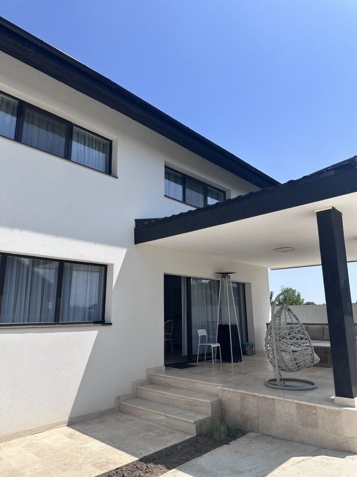 Vila cu ieşire la lac - Poză 14