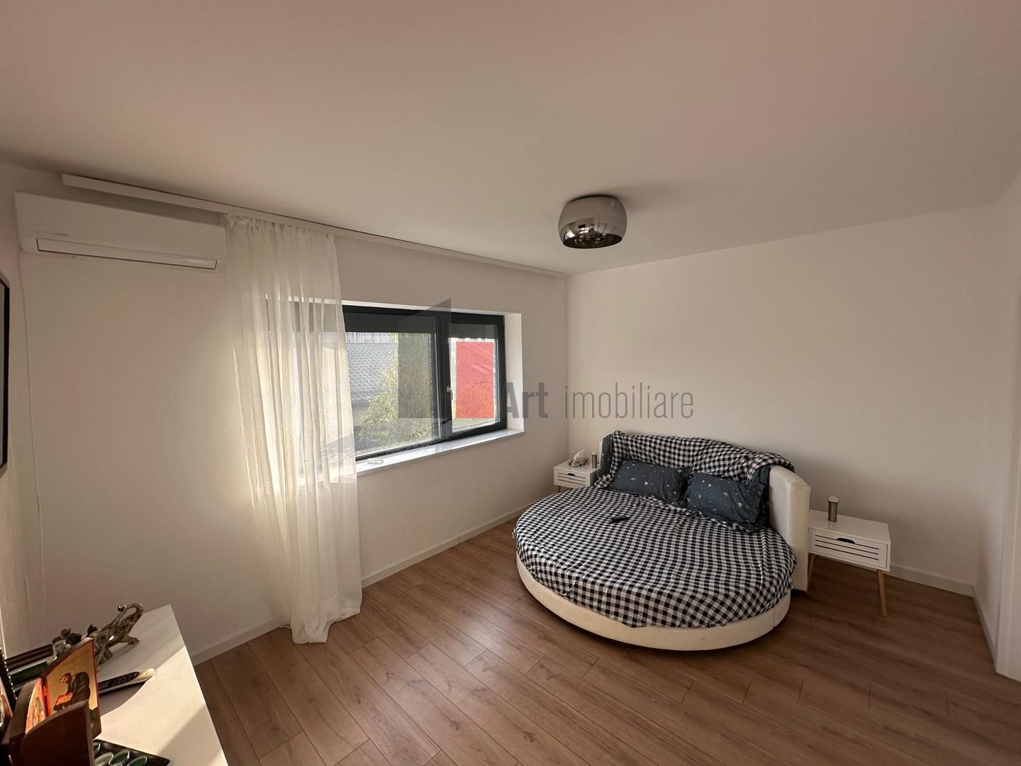 Casa - 5 camere mobilat partial cu 2 locuri de parcare - Poză 8