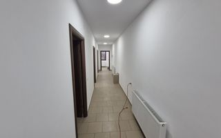 Spatiu de birouri generos - Poză 7
