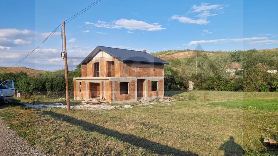 Casa individuala in constructie, 125 mp utili, 700/1400 mp teren - Poză 1