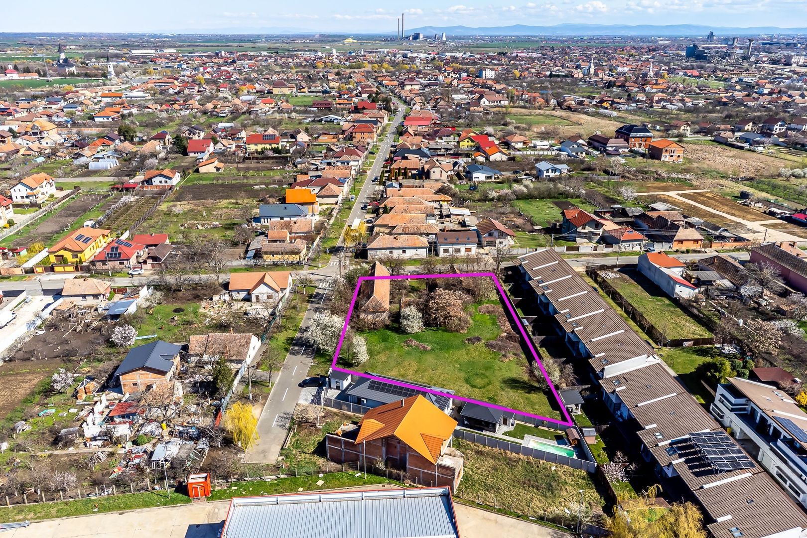 Teren de 2.782 mp. Perfect pentru parcelare și construcție de case - Poză 1