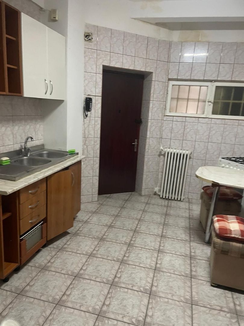 De vanzare Apartament 4 camere, consolidat, Piata Romana ULTRACENTRAL - Poză 3