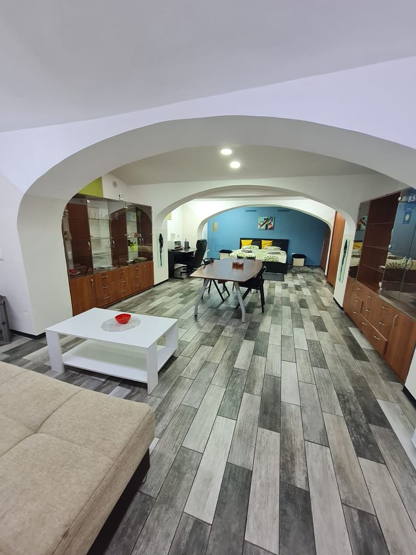Apartament open-space pretabil pentru birou sau de locuit - Poză 4
