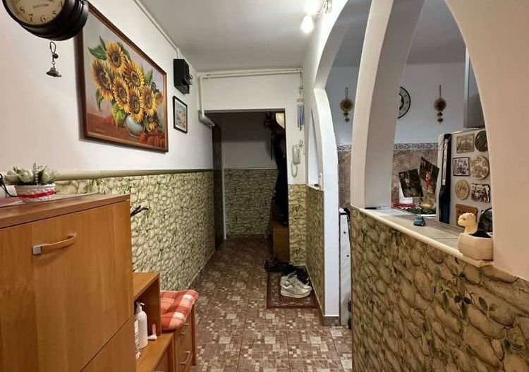 BRASADAS vinde ap 2 cam etaj 1/4 in Micro 16. - Poză 1