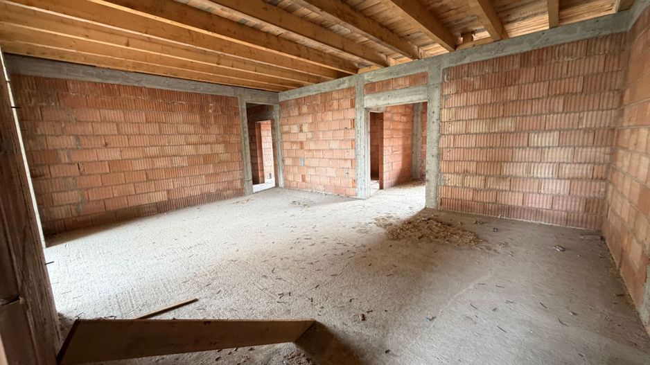 Casă de vânzare 260 mp utili + 1052 mp teren in centrul orasului Covasna - Poză 24