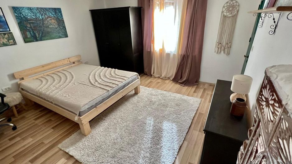 APARTAMENT 2 CAMERE LA CURTE COMUNA - Poză 2