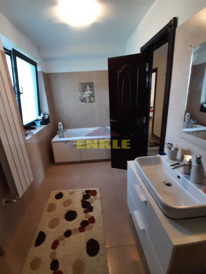 Vila 5 camere, Lebada , finisaje de lux, pret 295000 euro neg - Poză 15