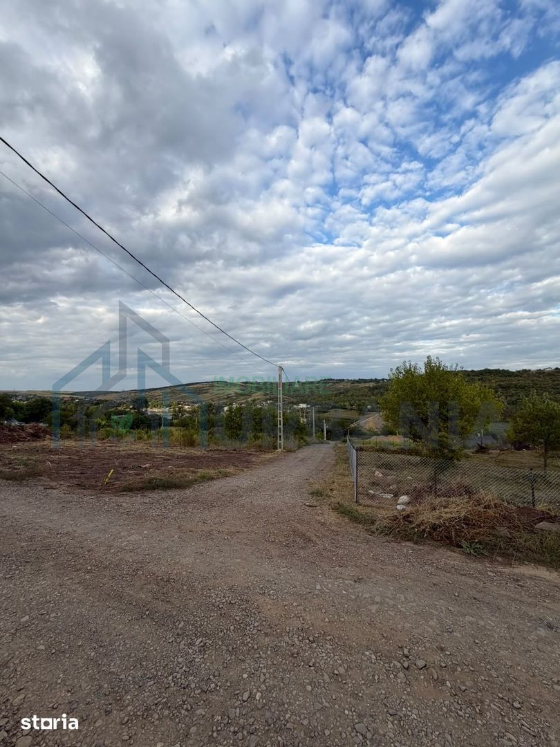 Teren intravilan de 882 mp în Sorogari, comuna Aroneanu, cu vedere spre lacurile Dorobanț și Aroneanu - Poză 2