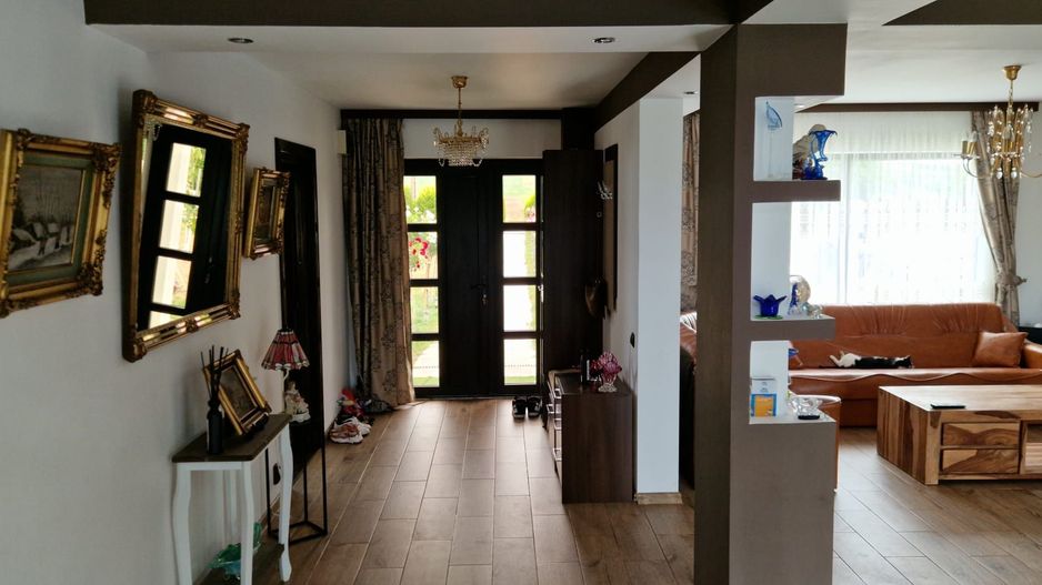 SE VINDE | Casa generoasă în Camirzani | Suceava - Poză 4